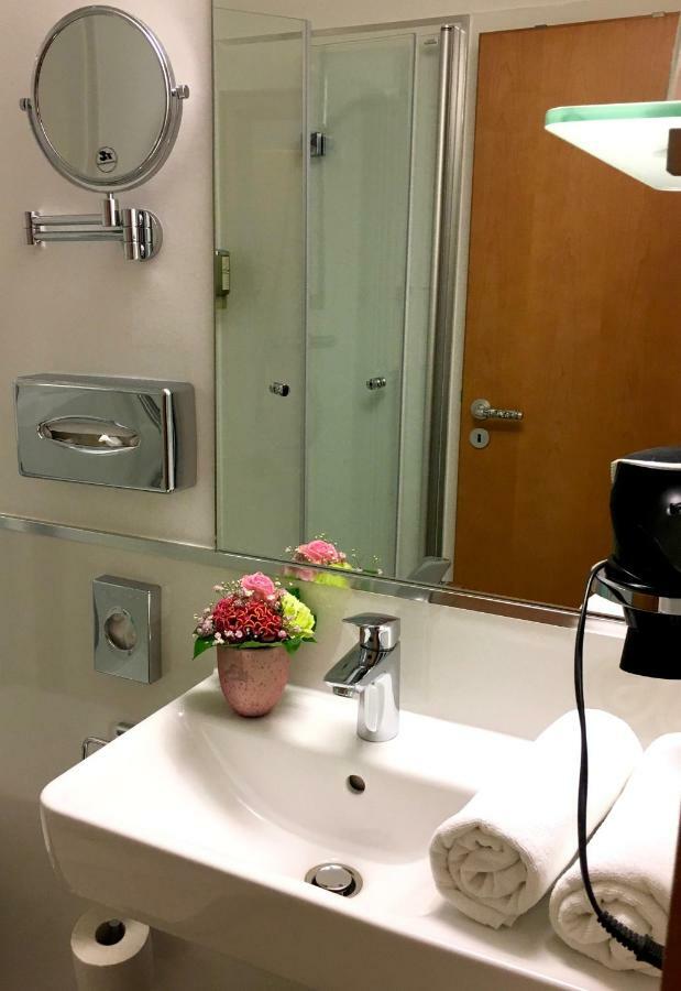 Alt Warburg Otel Dış mekan fotoğraf